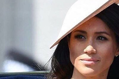 «Как бледная моль!»: Меган Маркл разочаровала платьем за 300 тысяч