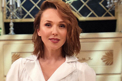 Альбина Джанабаева показала, как элегантно носить брючный костюм с жилетом