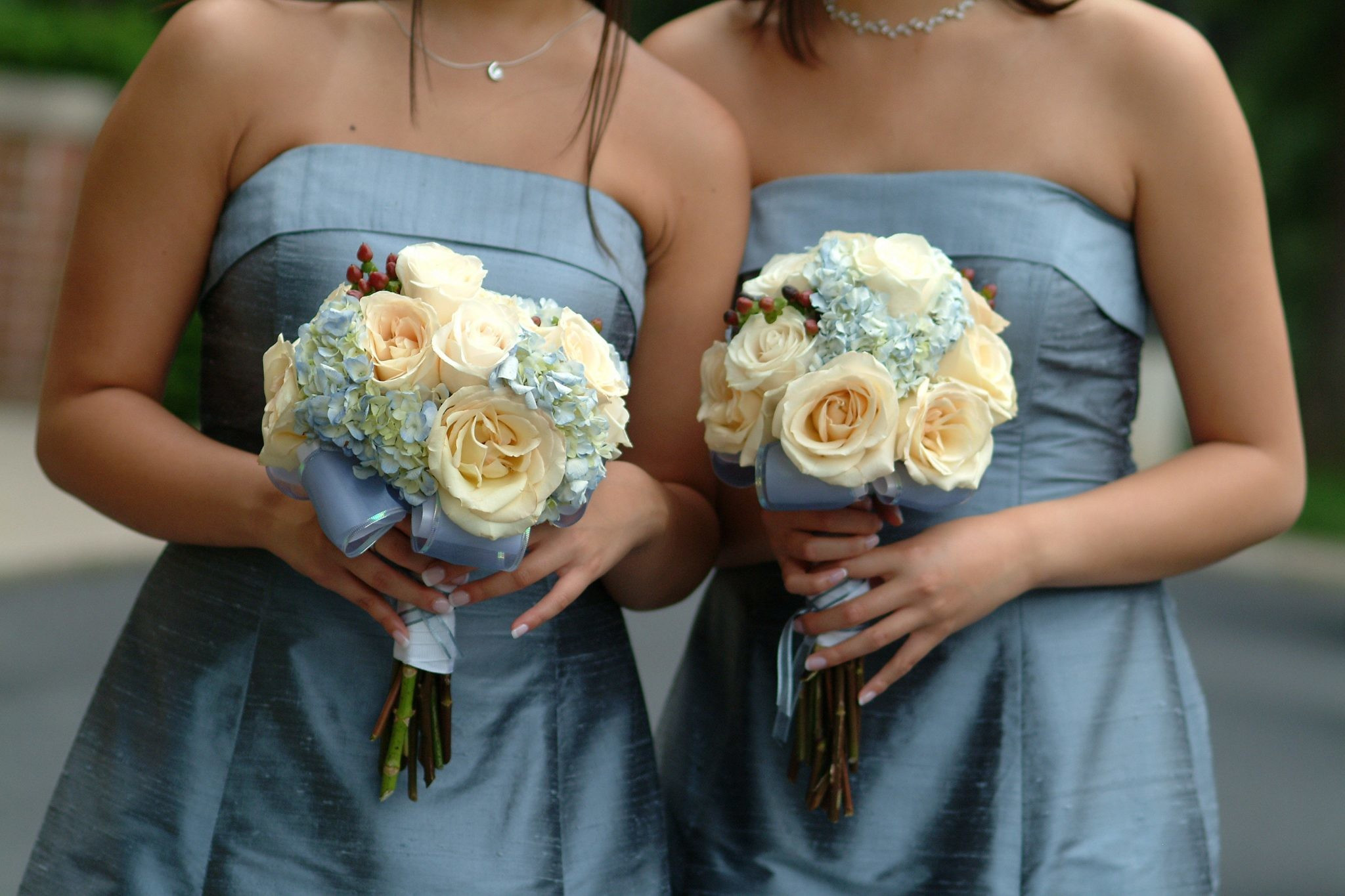 Как одеться подружке невесты: 7 актуальных образов для свадьбы