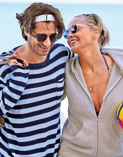 4 звездных красотки, у которых роман с молодыми