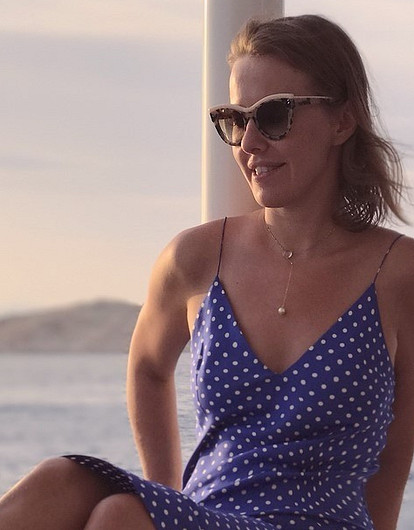 «Как пугало»: в сети раскритиковали наряд Ксении Собчак