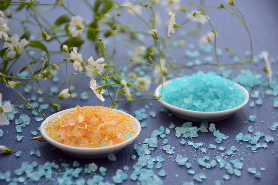 Белая смерть: правила потребления соли и 14 продуктов с катастрофическим ее содержанием