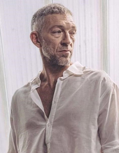 Юная жена творит чудеса: Венсан Кассель исполнил возлюбленной серенаду в одном лишь полотенце