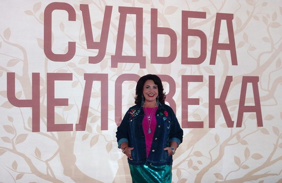 «Деревенская баба, не иначе!»: пользователи Сети раскритиковали наряд Надежды Бабкиной