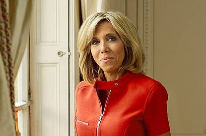 Брижит Макрон показала, как не бояться и носить красный total-look после 65 лет