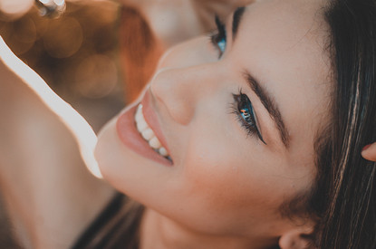 Как пользоваться консилером для лица: спросили у визажистов