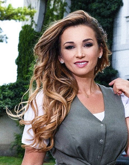 Анфиса Чехова продемонстрировала идеальный романтический образ для девушек с пышными формами