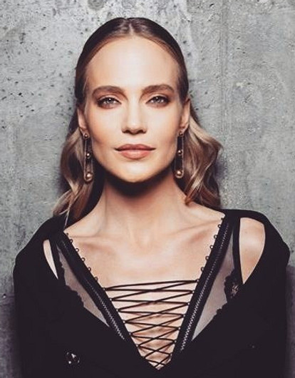 Как барби: Глюкоза восхитила поклонников кукольным образом