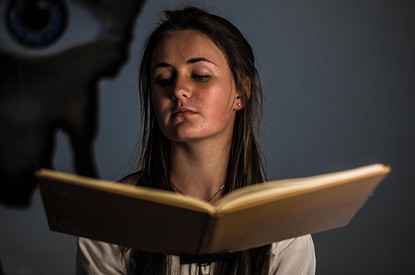 Гадание по любимой книге: 2 варианта узнать будущее
