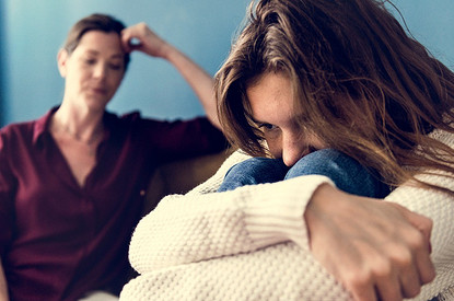 Мама, прости, но ты опасна! 7 признаков токсичной матери, которая отравляет жизнь