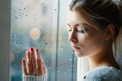 Мурашки по коже: 17 «незаметных» симптомов депрессии, которые важно увидеть как можно раньше