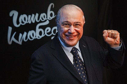 «Какой молодой!»: Евгений Петросян после расставания с женой кардинально сменил имидж