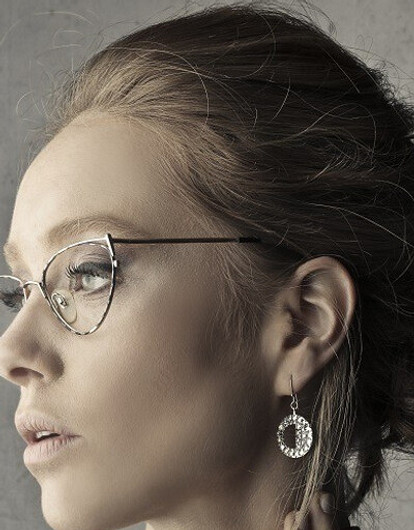 Как можно и нельзя прокалывать уши: гид по «опасным точкам»