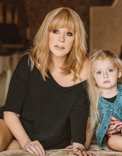 Хоровое пение, балет, французский: как живут дети Аллы Пугачевой и Максима Галкина и сколько это стоит?