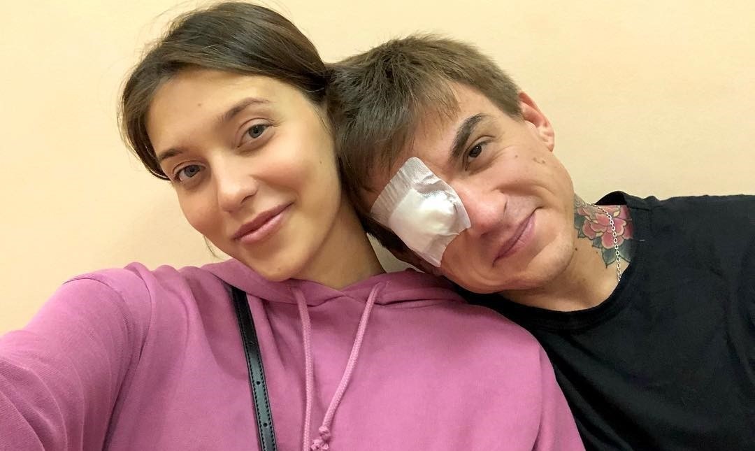 Влад Топалов получил травму, когда заслонил собой беременную Регину Тодоренко