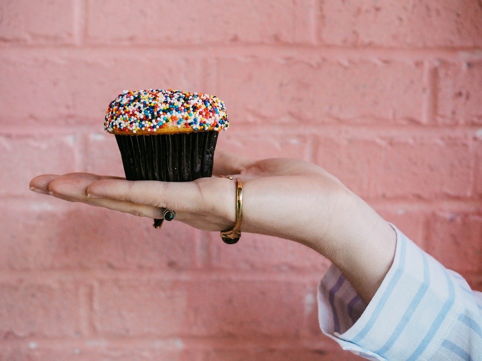20 причин, почему постоянно хочется сладкого, и как с ними бороться