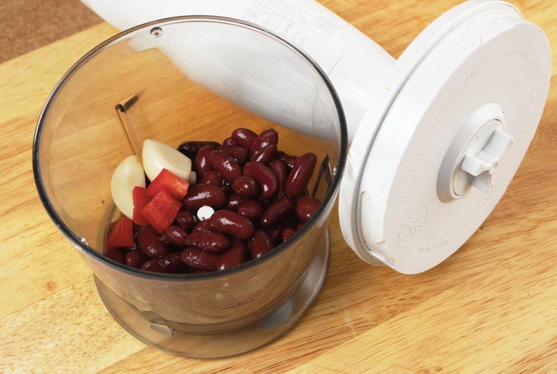 Все измельчить до однородной массы.