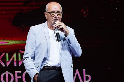 78-летний Эммануил Виторган впервые показал лицо полугодовалой дочери