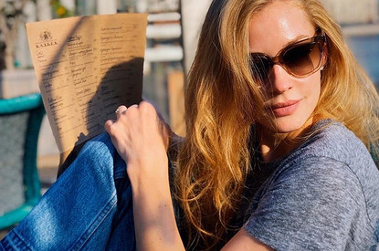 «Нельзя быть такой идеальной»: Светлана Ходченкова взорвала сеть фотографией в купальнике