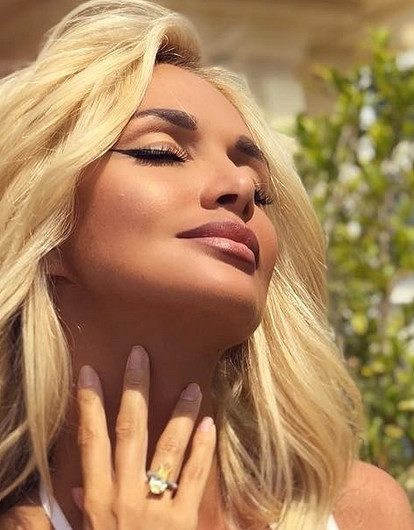 «Месяц пятый уже!»: Викторию Лопыреву заподозрили в беременности