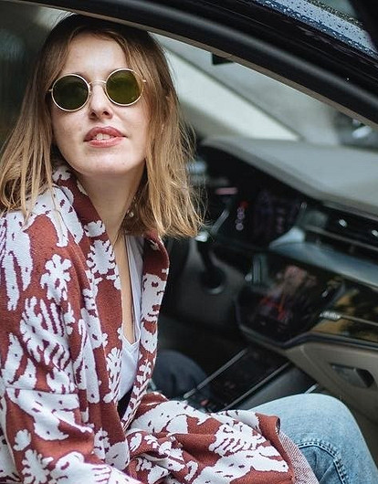 «Ни вкуса, ни стыда»: Ксения Собчак в прозрачной блузке оказалась в эпицентре обсуждений