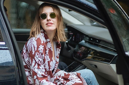 «Ни вкуса, ни стыда»: Ксения Собчак в прозрачной блузке оказалась в эпицентре обсуждений