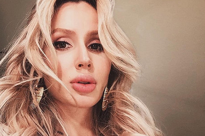 «Они близняшки?»: Пользователи Сети поражены естественной красотой сестры Светланы Лободы