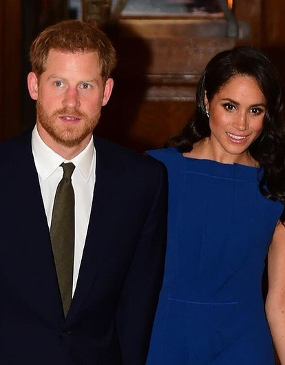 «Как беременная»: Меган Маркл испортила фигуру неудачным платьем