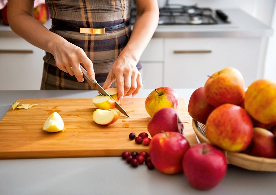 Бьюти-рецепты с яблоками для кожи, ногтей и волос в домашних условиях