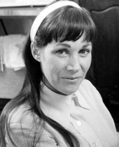 Верна Блум родилась в штате Массачусетс в 1939 году. Свою актерскую карьеру она начала в театре, а в 1969 году снялась в фильме «Холодные взором». В 1977 году исполнилось главное желание...
