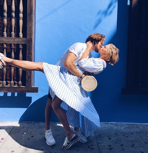 Актриса активно делится в Instagram совместными фотографиями с отдыха в Венесуэле