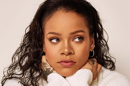Рианна подала в суд на отца за использование ее торговой марки