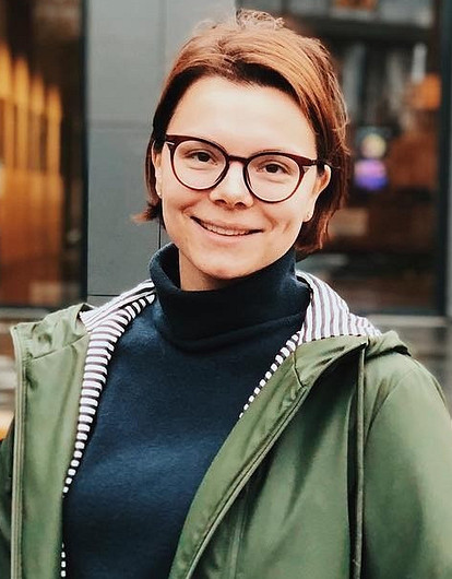 Молодая возлюбленная Евгения Петросяна попросила перестать унижать ее в Сети