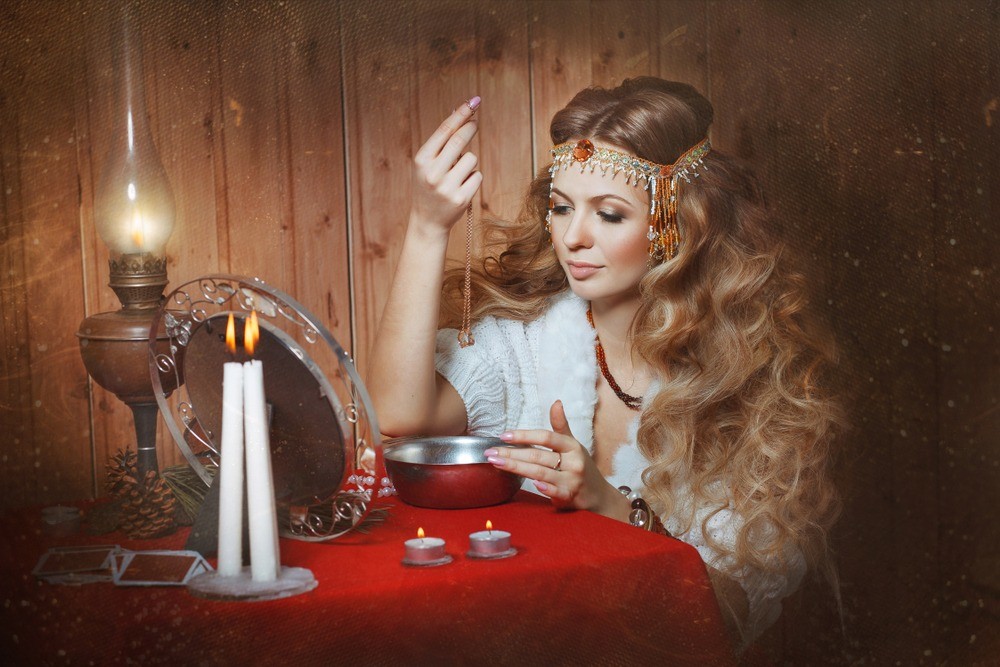 12 способов гадания на замужество, детей и исполнение желаний