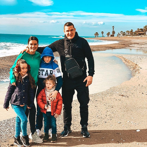 Ксения Бородина и Курбан Омаров с детьми на отдыхе в Турции.