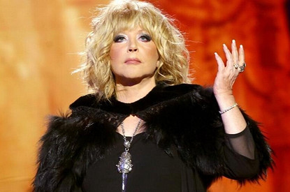 Похудевшая Алла Пугачева в мини-платье пришла на концерт Светланы Лободы