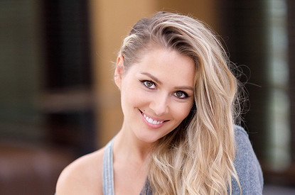 Мария Кожевникова показала, как носить эко-шубу, чтобы она выглядела дорого