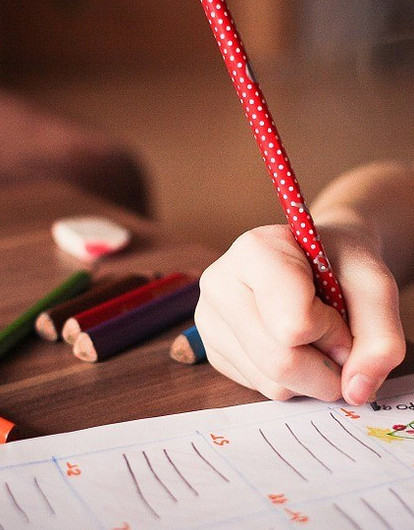 Как научить ребенка писать красиво и грамотно: все способы и хитрости