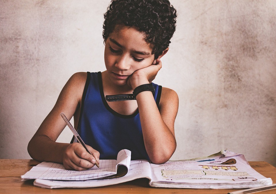 Как научить ребенка писать красиво и грамотно: все способы и хитрости