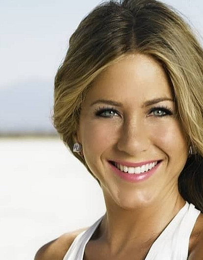 Дженнифер Энистон собирается удочерить ребенка