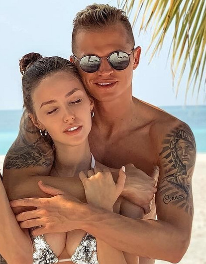 Дмитрий Тарасов поздравил Анастасию Костенко с годовщиной венчания