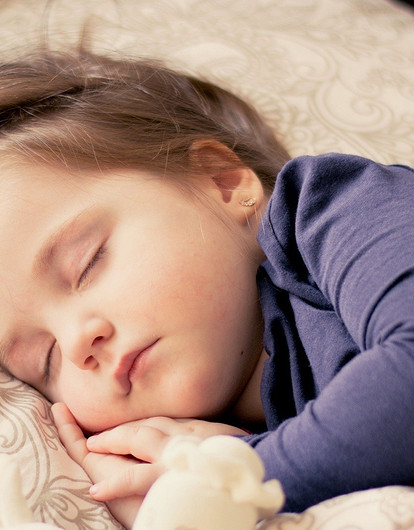 7 основных причин, почему ребенок скрипит зубами во сне