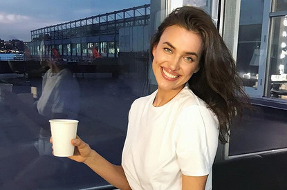 Ирина Шейк рассказала, что всегда делает в самолете маску для лица