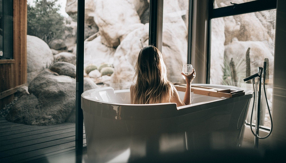 6 отличных идей, чем заняться, пока принимаешь ванну