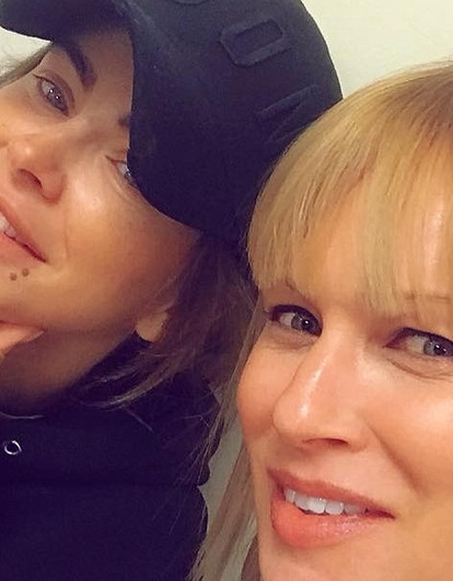 Олеся Судзиловсккая и Ани Лорак выложили совместное селфи без макияжа