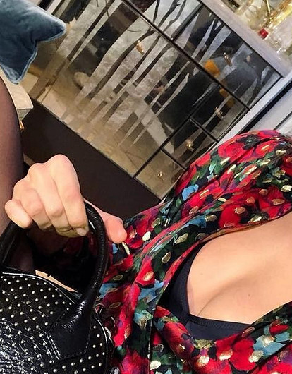 Ирина Шейк выложила фотографию с мужской стрижкой и без макияжа