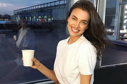 «Русские»: Ирина Шейк и Анна Вьялицына устроили домашнюю вечеринку в халатах