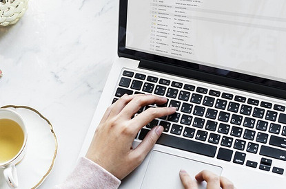 Улыбаемся и пашем: 5 правил эффективной работы из дома