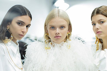 Какие украшения будут в моде в 2020 году: главные тренды в цветах, формах и камнях