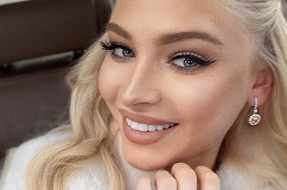 «Климатический воин»: Алена Шишкова устроила одиночный экопикет, вдохновившись Гретой Тунберг